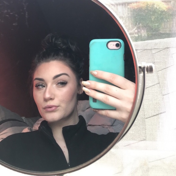 Poshmark profile picture for @israyel